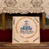 Sull�altare � anche posizionato il logo dell�associazione che da oltre vent�anni si occupa della chiesa. � intitolata ad Anna Sinigaglia, componente della chiesa evangelica Battista, che nel 1986 costitu� a Bari la prima corale ecumenica d�Italia
